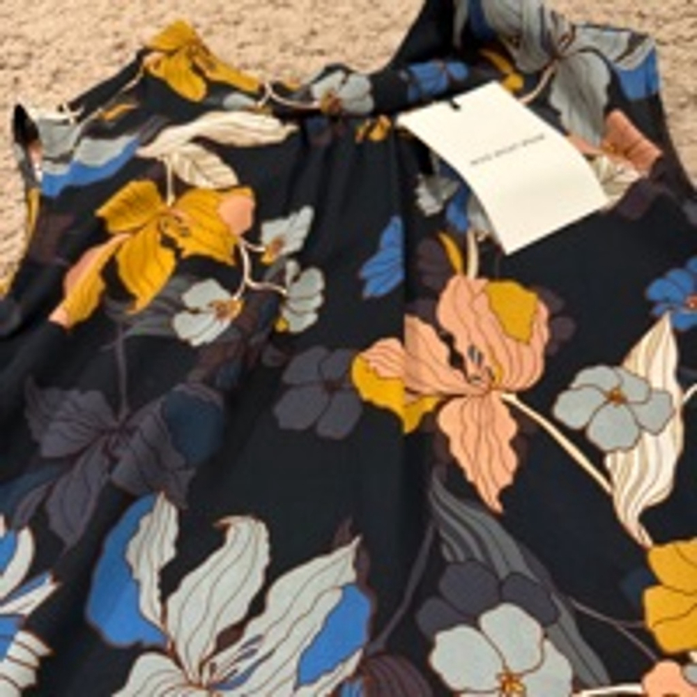 Women's Who What Wear Top XL Navy Floral Sleeveless - Picture 2 of 6